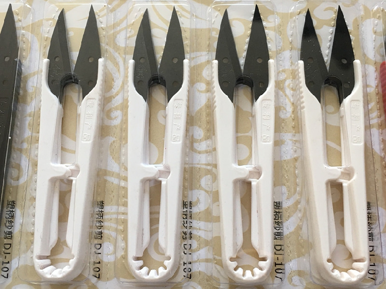 ダジプラスチックハンドルはさみ 小型はさみ 衣類糸端はさみ  - Embroidery Scissors Small のレビューと価格