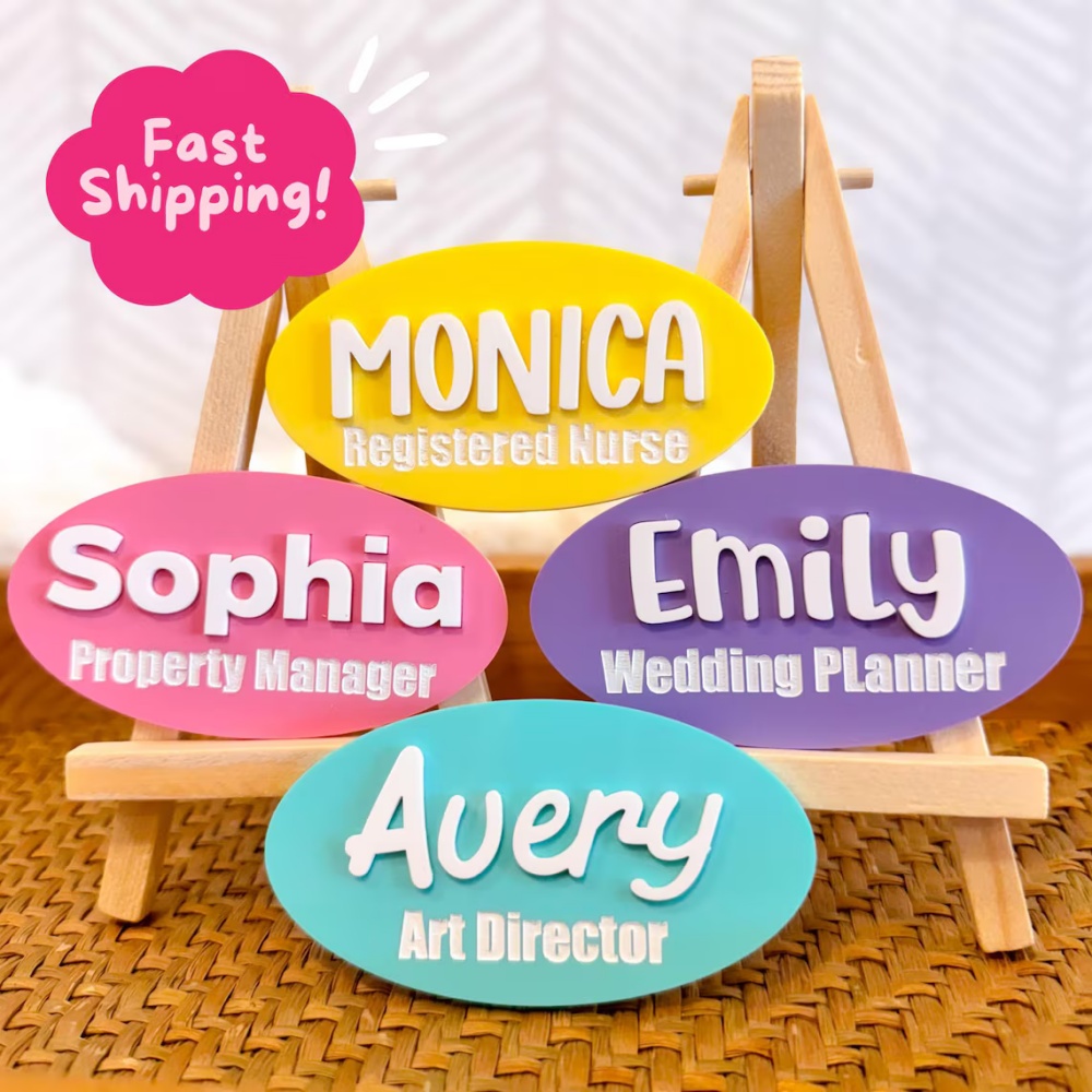 カスタムネームブローチ　パーソナライズドフォントカラーセレク - Embroidery Names のレビューと価格