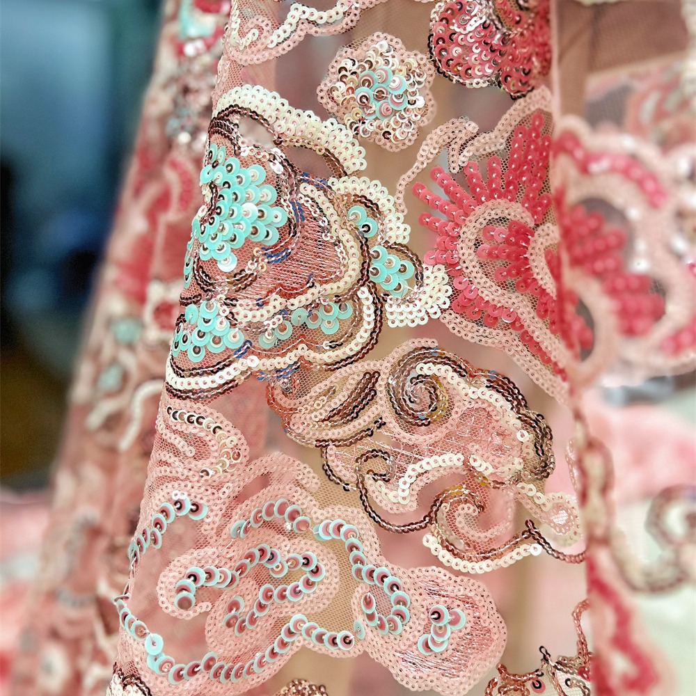 2 ヤード/ロット 130 センチメートル幅ピンク紫花柄刺繍 - Embroidery Wedding のレビューと価格