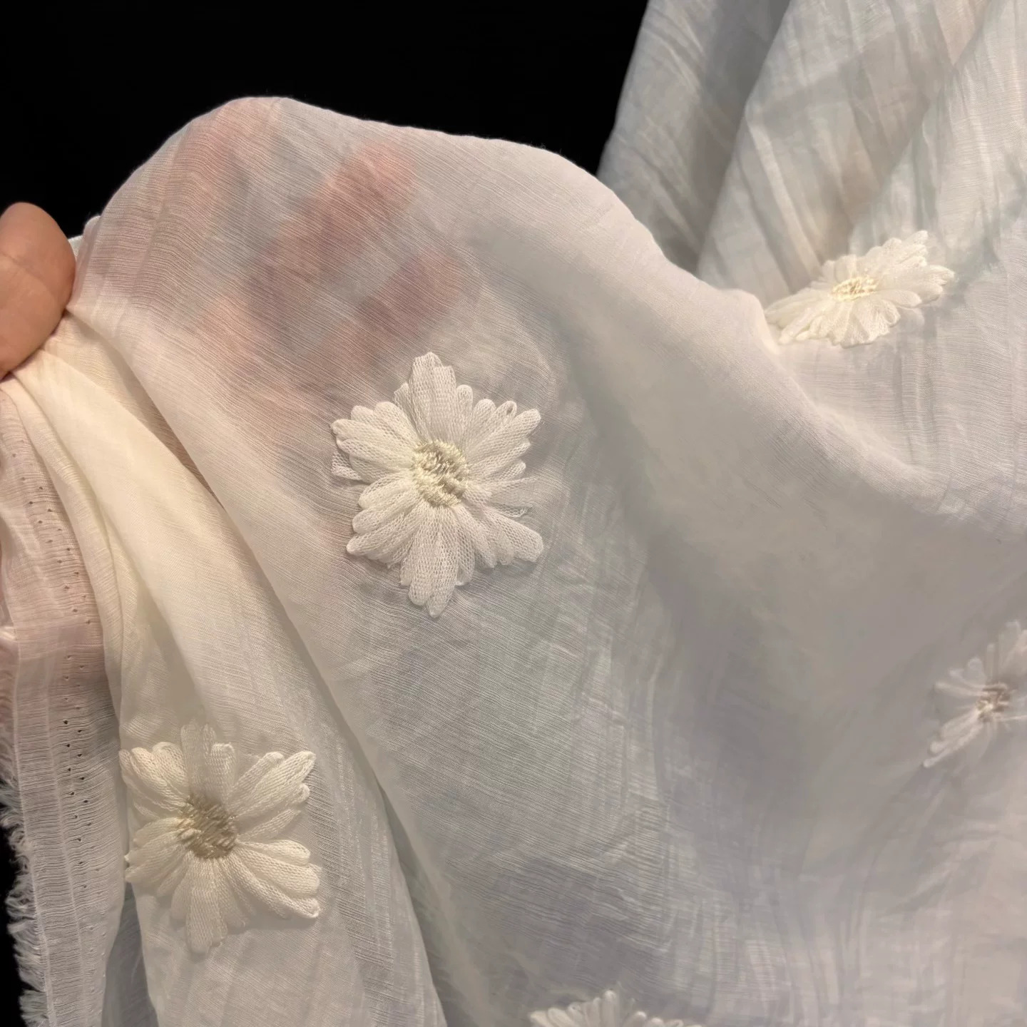 1ヤードのシフォン生地、マイクロプリーツのデイジー刺繍素材、 - Embroidery Wedding のレビューと価格