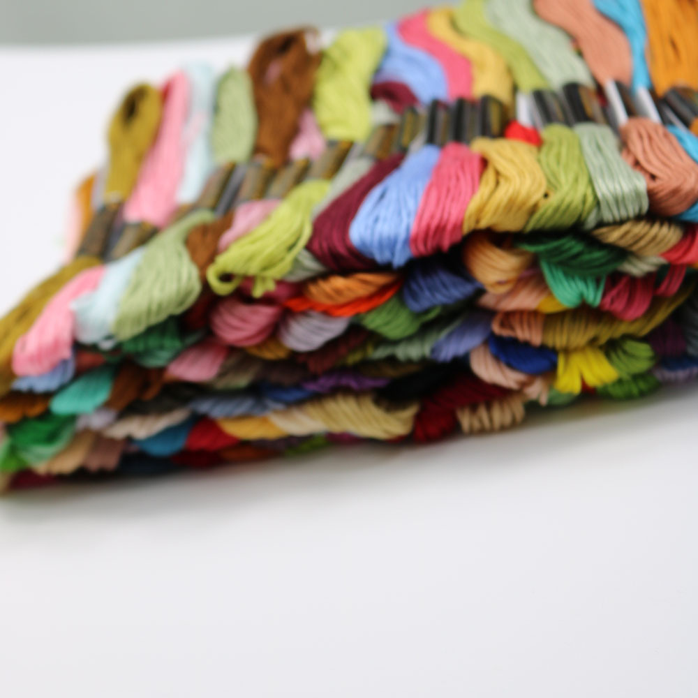 固定された50色のクロスステッチ糸。 テリレン綿刺繍糸。 1 - Embroidery Diy のレビューと価格