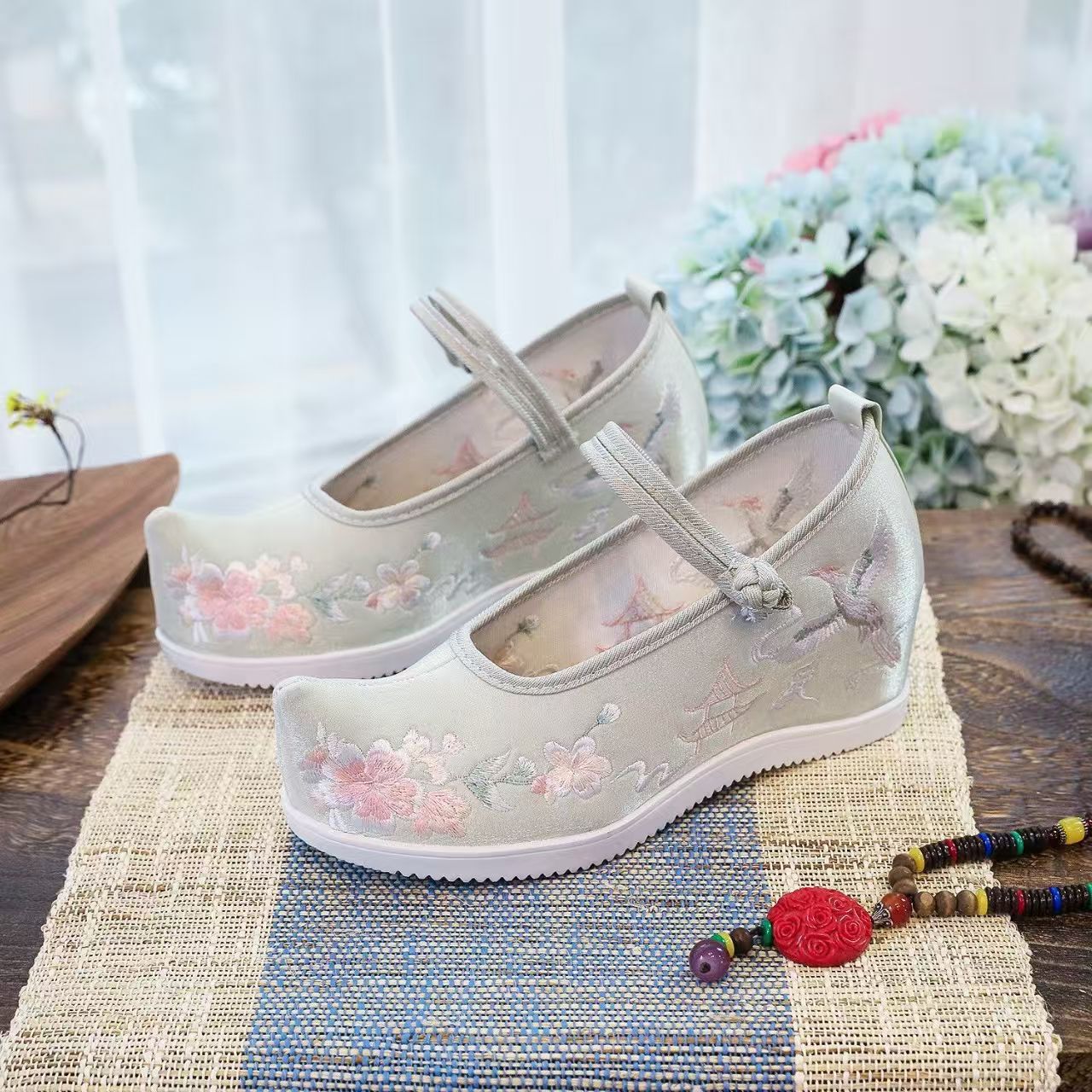 女性用内部刺繍入り厚底靴、滑り止め付き、コックドシューズ、ト - Embroidery Wedding のレビューと価格