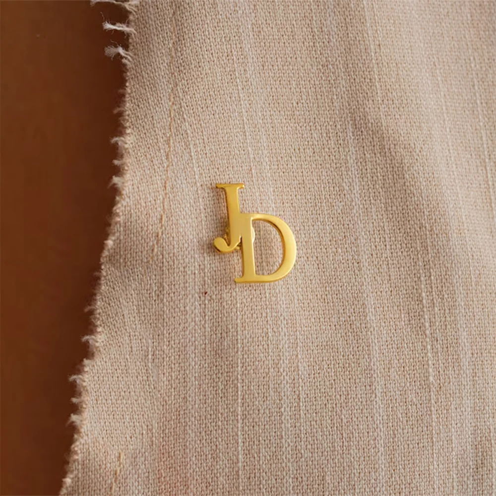 女性のためのパーソナライズされた名前の最初のブローチ,ステン - Embroidery Names のレビューと価格