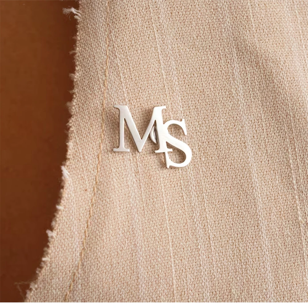女性のためのパーソナライズされた名前の最初のブローチ,ステン - Embroidery Names のレビューと価格